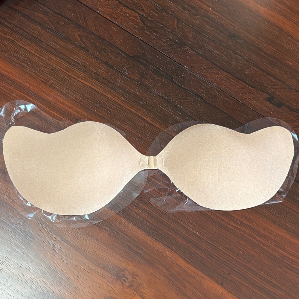 Strapless Adhesive Bra in Nude Color S-M
